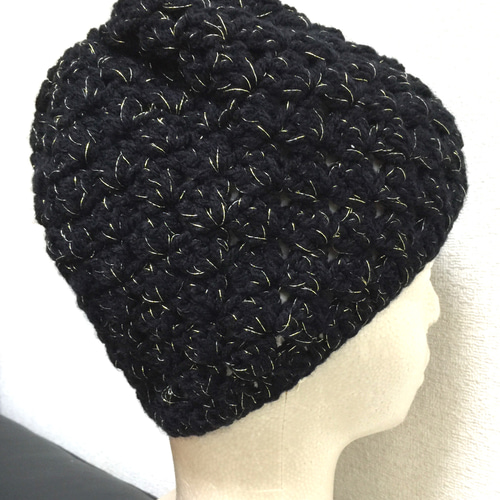 お花のコサージュ付き ニット帽 黒xゴールドラメ糸 ニット帽・ビーニー