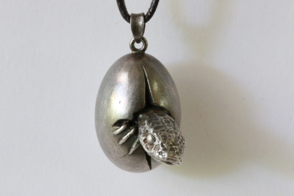 トカゲ（孵化）ペンダント