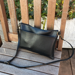 PUレザーバッグ・サコッシュ＊ブラック【B5／iPad】 ショルダーバッグ