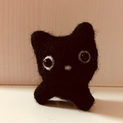 羊毛 小ぶりのネコちゃん（黒） 1枚目の画像