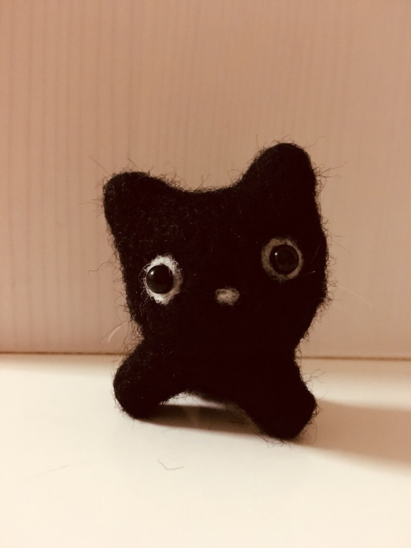 羊毛 小ぶりのネコちゃん（黒） 1枚目の画像