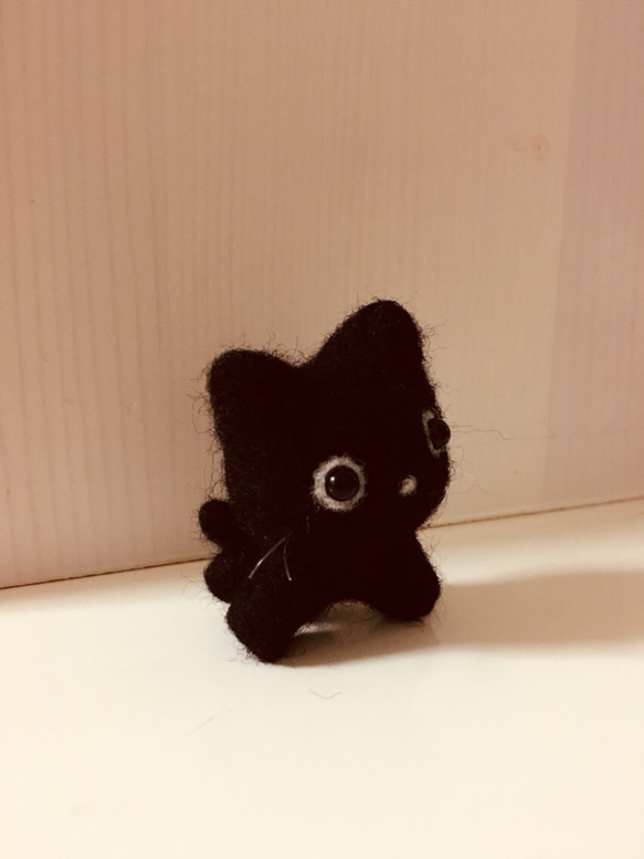 羊毛 小ぶりのネコちゃん（黒） 2枚目の画像