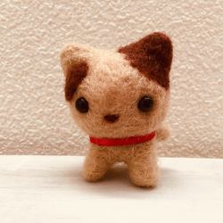 【sold  out】羊毛 ミニサイズのブチ猫ちゃん 1枚目の画像