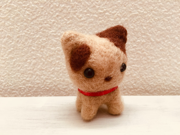 【sold  out】羊毛 ミニサイズのブチ猫ちゃん 3枚目の画像