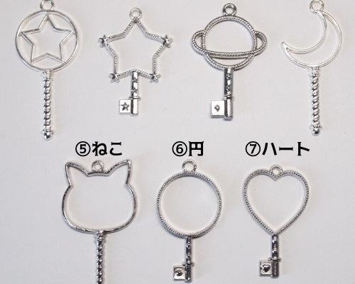 カヤページです。レジン ペンダント キーホルダー How to make a milky gradient keychain! Up to attaching the
