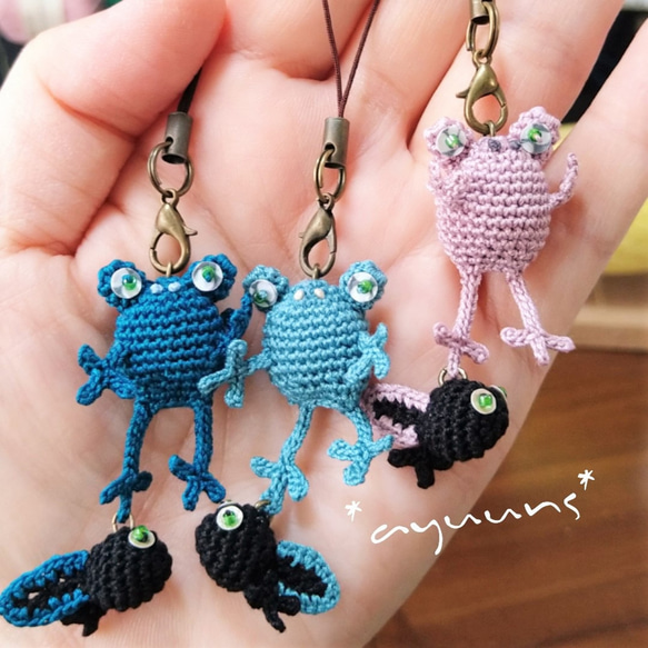 カエル さんとおたまじゃくしの親子ストラップ《全8色》オーダーメイド色可 1枚目の画像