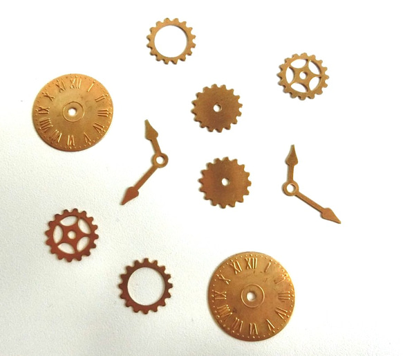 ｐ２２：レア！時計のパーツ型　真鍮チャームセット 1枚目の画像