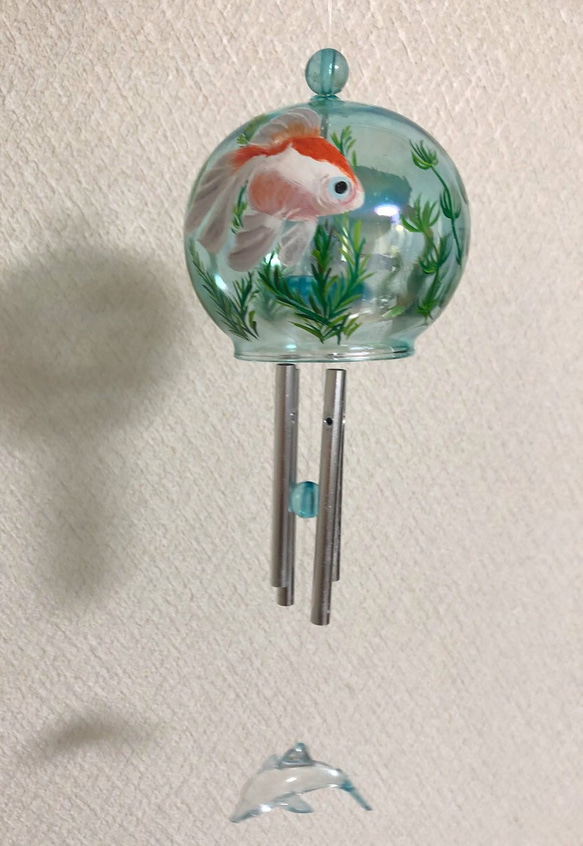 二匹の金魚が泳ぐ風鈴 3枚目の画像