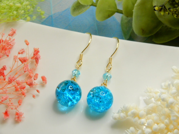 12.5mmのクラックビー玉のピアス+ビーズ（ブルー） ピアス（フック 