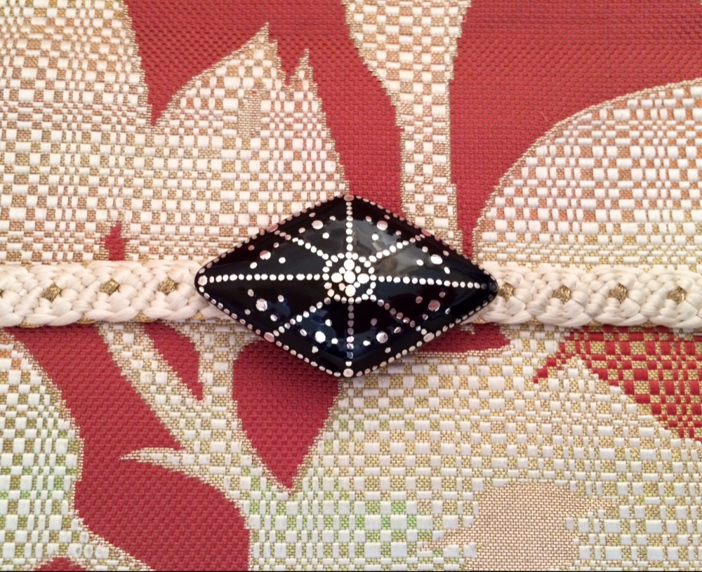 《再販》銀の幾何学模様の帯留め   漆塗り