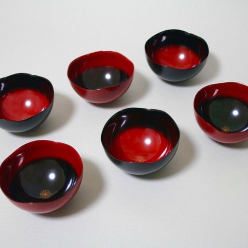 乾漆酒器「捧ぐうつわ」(朱) 漆器 おちょこ・ぐい呑み・徳利 studio