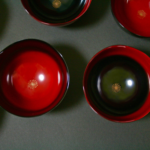 乾漆酒器「捧ぐうつわ」(朱) 漆器 おちょこ・ぐい呑み・徳利 studio