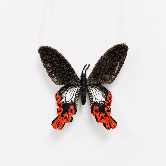 刺繡。天然石蝴蝶項鍊 / 寬尾鳳蝶 Broad-tailed Swallowtail Butterfly 第1張的照片