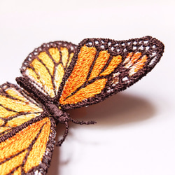 刺繡蝴蝶。帝王蝶 Monarch Butterfly 中型 別針 第4張的照片