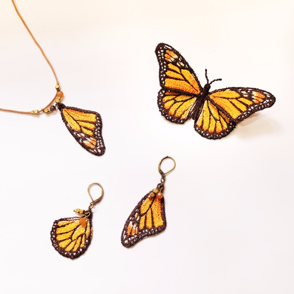 刺繡蝴蝶。帝王蝶 Monarch Butterfly 中型 別針 第6張的照片