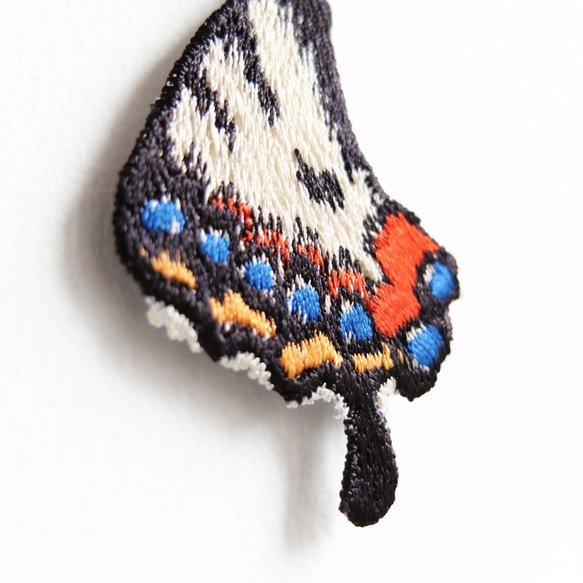刺繡 蝴蝶 鳳尾項鍊 / 岐阜蝶 ギフチョウ Japanese Luehdorfia Butterfly 第6張的照片