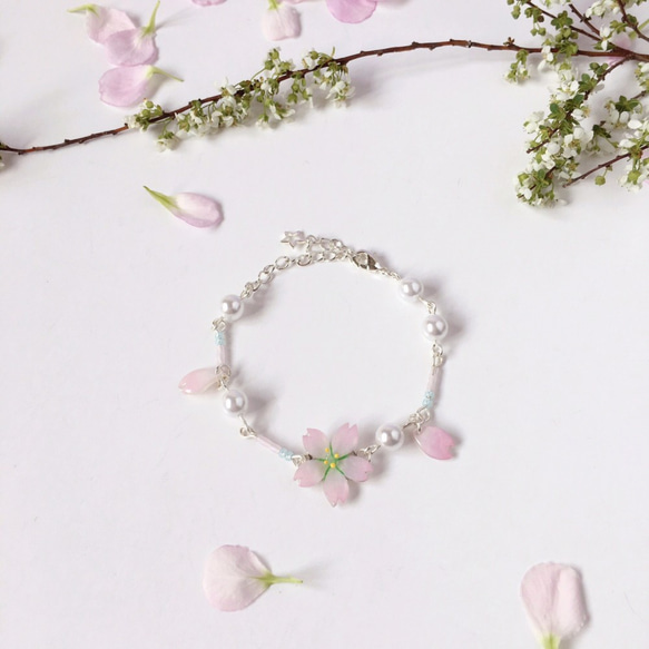 *Haku‧Neko* [さくらの花限定シリーズ]ピンクの桜の花びらを淡雨真珠のブレスレットの小さな手とチェーン[15/8にCu 2枚目の画像