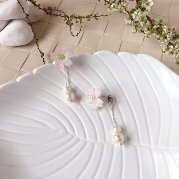 *Haku‧Neko* [さくらの花限定シリーズ]ハングかすかなピンクの桜のイヤホンはコットンパールのイヤリング[15/8にCu 2枚目の画像