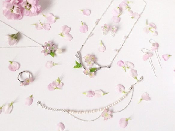 *Haku‧Neko* [さくらの花限定シリーズ]白手描きの桜ピンクのクリスタルビーズを輝くミニガラス玉シルバーリングリング[1 6枚目の画像