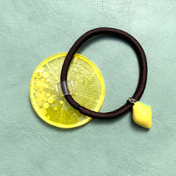 お花をのせたレモンのヘアゴム  6 スワロフスキー 5枚目の画像
