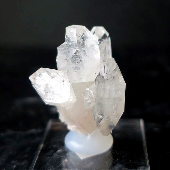 5A級天然石 アポフィライト 虹☆綺 麗☆キラキラ インド産の魚眼石A709 アポフィライト（魚眼石） 虹入り 癒し 小さめ 置物 素材｜原石