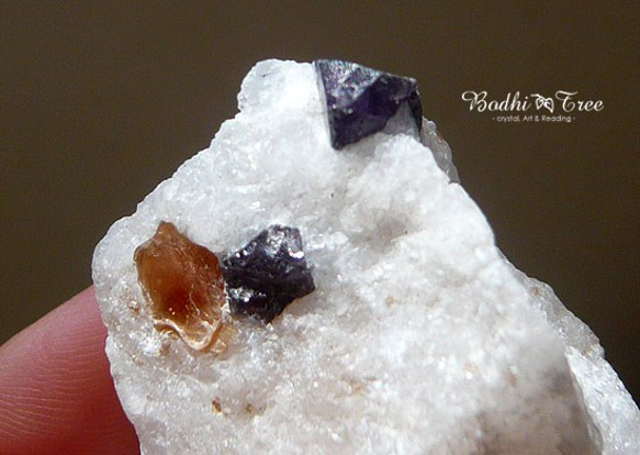 パープルスピネル結晶 purple spinel crystal 4枚目の画像