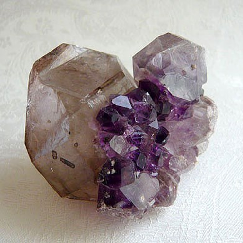 パキスタン スカルドゥ産 カラコルムアメジストエレスチャル パキスタン スカルドゥ産 カラコルムアメジストエレスチャル