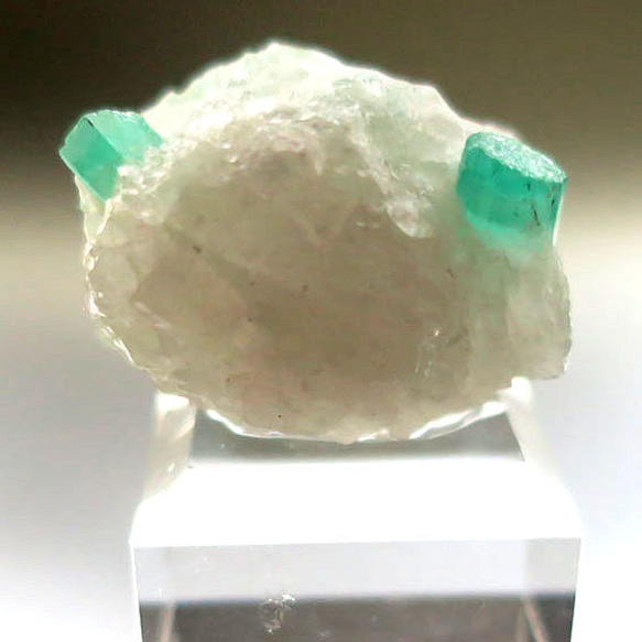 【送料無料】パキスタン産エメラルド原石 Emerald gemstone 1枚目の画像