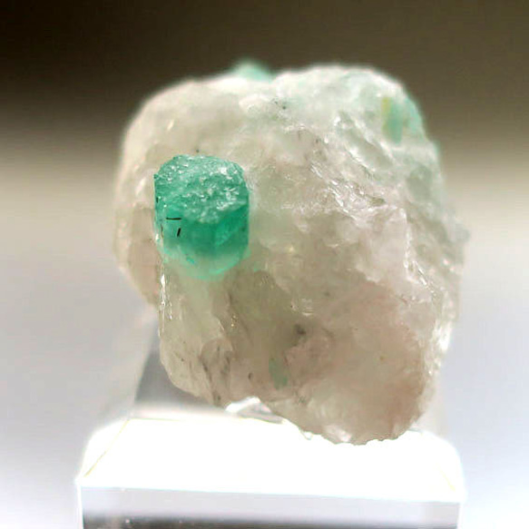 【送料無料】パキスタン産エメラルド原石 Emerald gemstone 2枚目の画像