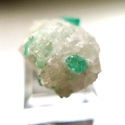 【送料無料】パキスタン産エメラルド原石 Emerald gemstone 3枚目の画像