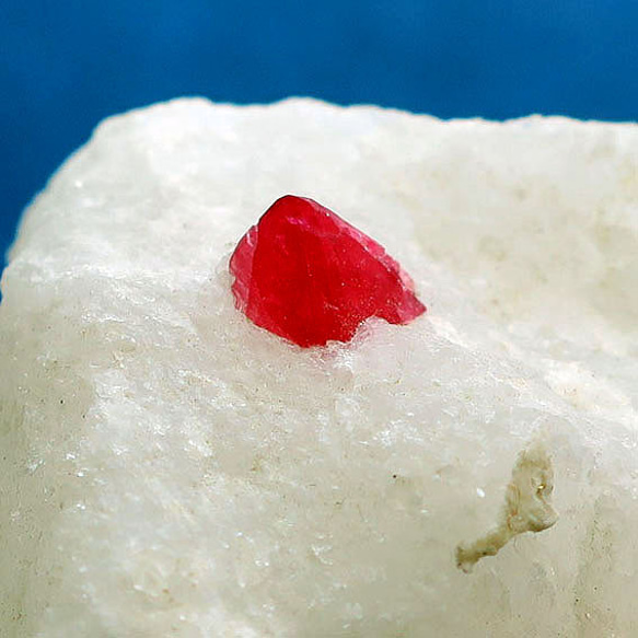 レッドスピネル結晶 原石・鉱物 母岩付き モゴック産 天然石