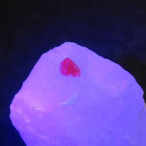レッドスピネル結晶 原石・鉱物 母岩付き モゴック産 天然石