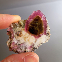 トルマリン（エルバイト）原石-a TOURMALINE ELBAITE 2枚目の画像