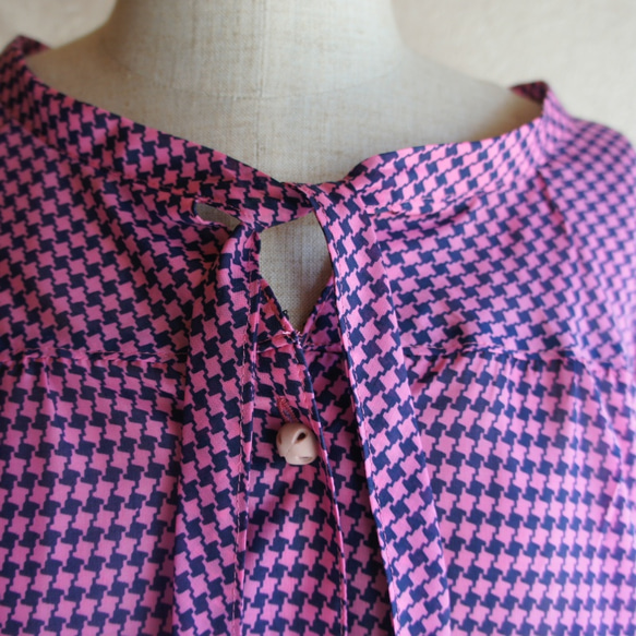 SALE! Chidori 粉紅色肩帶軛緞帶上衣和寬褲套裝 第3張的照片