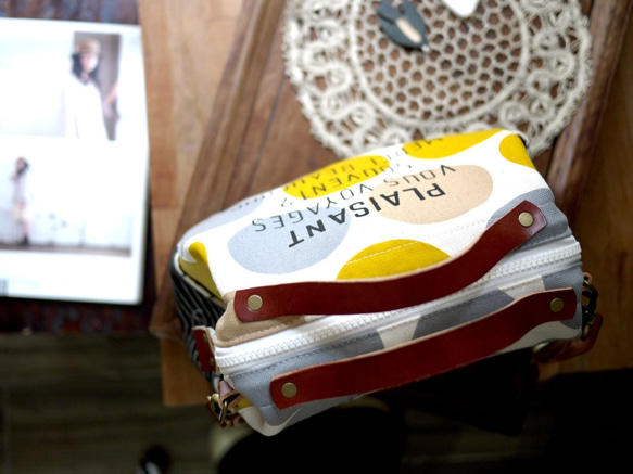 アメリカン ポップアート風 ワイヤー口金のファスナーバッグ 2枚目の画像