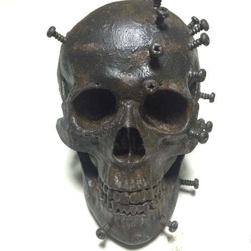 髑髏＋ボルト 錆びた表現の金属質感。成年男子の実寸模型。どくろ