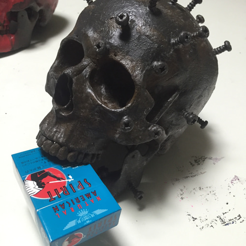 髑髏＋ボルト 錆びた表現の金属質感。成年男子の実寸模型。どくろ