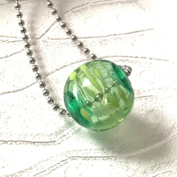 綠色系盤絲空心琉璃珠項鍊 第2張的照片