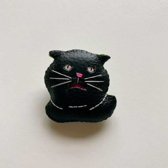 にゃふっ　黒猫　ブローチ 2枚目の画像