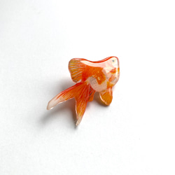 金魚のブローチ 2枚目の画像