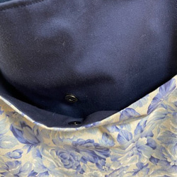 斜め掛けショルダーバッグ　外ポケット付き　青花柄 3枚目の画像