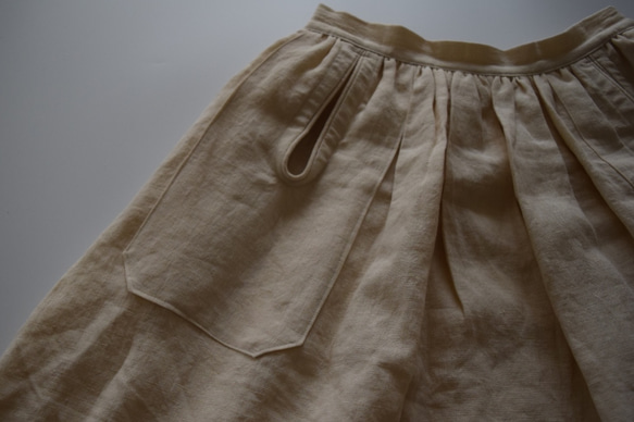 Babette　バベット　リネンギャザーパイピングポケットスカート　生成り 2枚目の画像