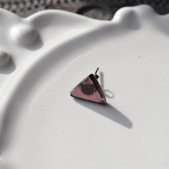 Triangle單耳耳環(透明茄紫） 第1張的照片