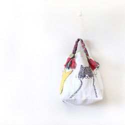 受注製作☆刺繍バッグ「ハナとネコとクモ」再販5 1枚目の画像