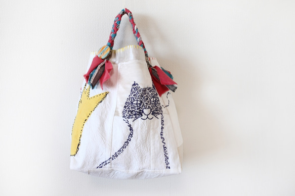 受注製作☆刺繍バッグ「ハナとネコとクモ」再販5 3枚目の画像
