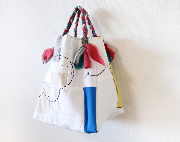 受注製作☆刺繍バッグ「ハナとネコとクモ」再販5 6枚目の画像
