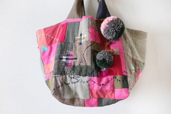 絨球立方手提袋“ Pink＆Khaki” 第3張的照片