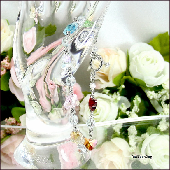 きらきらと舞うガラスの蝶たち（SGストーン蝶々/カットガラス ビーズブレスレット）《ビーズアクセサリー》 2枚目の画像
