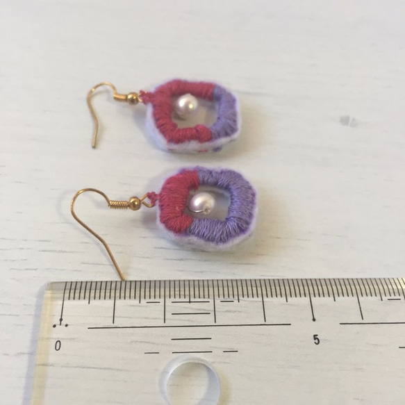 刺繍のゆらゆらピアス 5枚目の画像