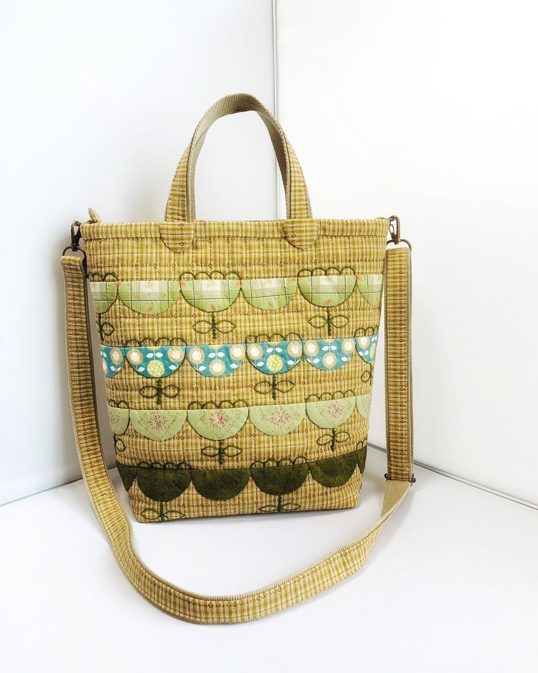 【Creema限定】アップリケと刺繍のフラワー☆2wayトートバッグ